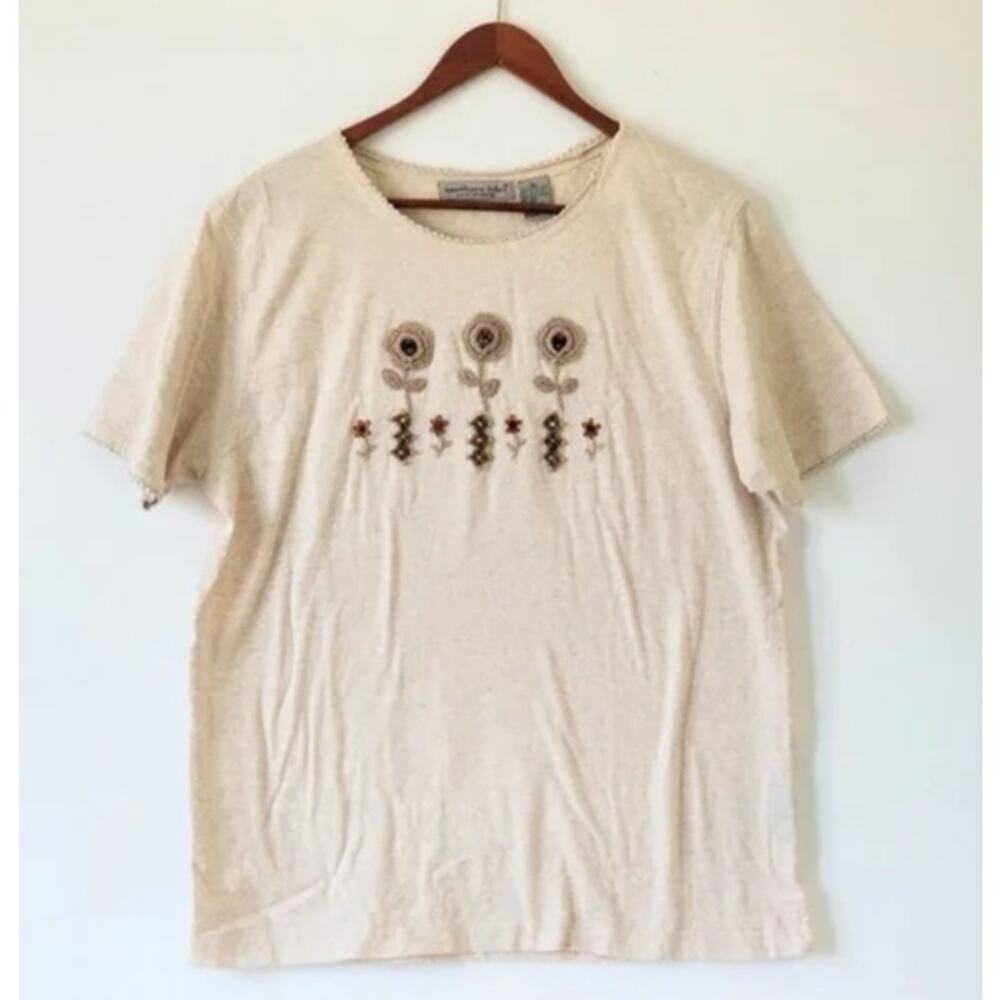 Northern Isles T-shirt  with flowers of wool and wood crochet -Size L